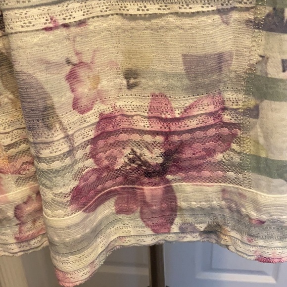 Casual Express Women’s Top M Cream Wine Green NWT - Picture 4 of 8